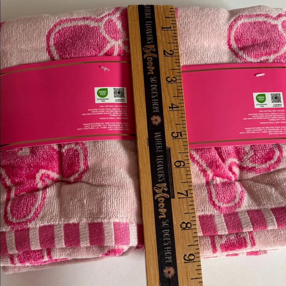 Juicy Couture Pink GINGERBREAD AND BOWS Hand Towels NWT SET OF TWO PINK GINGEY